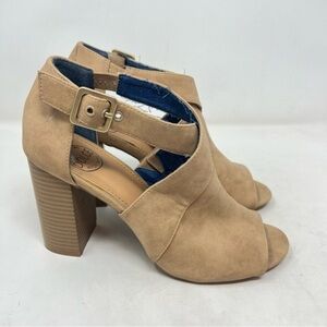 Dolce mojo moxy beige. Bootie heels size 8